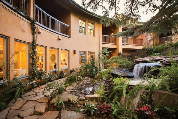 Wine Country Spa Getaway – Wine & Roses Lodi