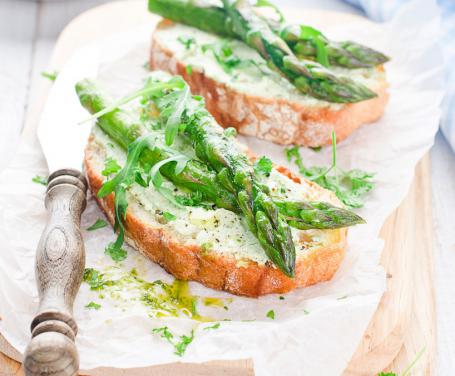 Asparagus Ricotta Bruschetta