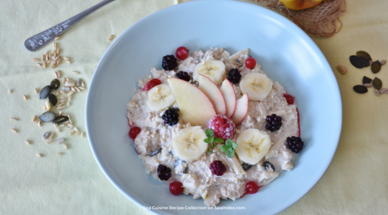 Cold Oatmeal with Yogurt and Fresh Berries