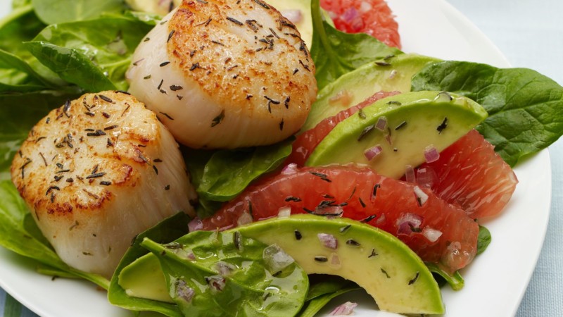 Seared Scallops with Grapefruit and Avocado
