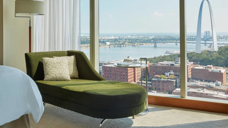 FOUR SEASONS ST LOUIS