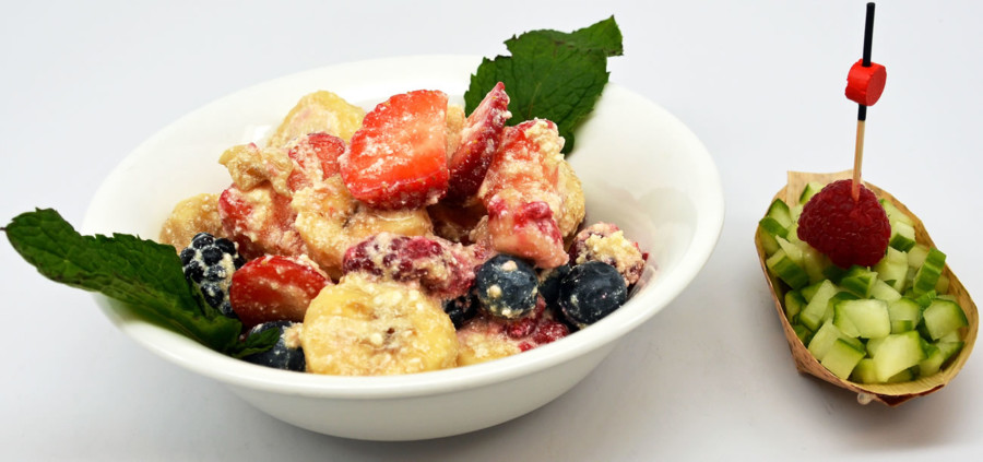 Pritikin Banana Berry Cottage Cheese Salad