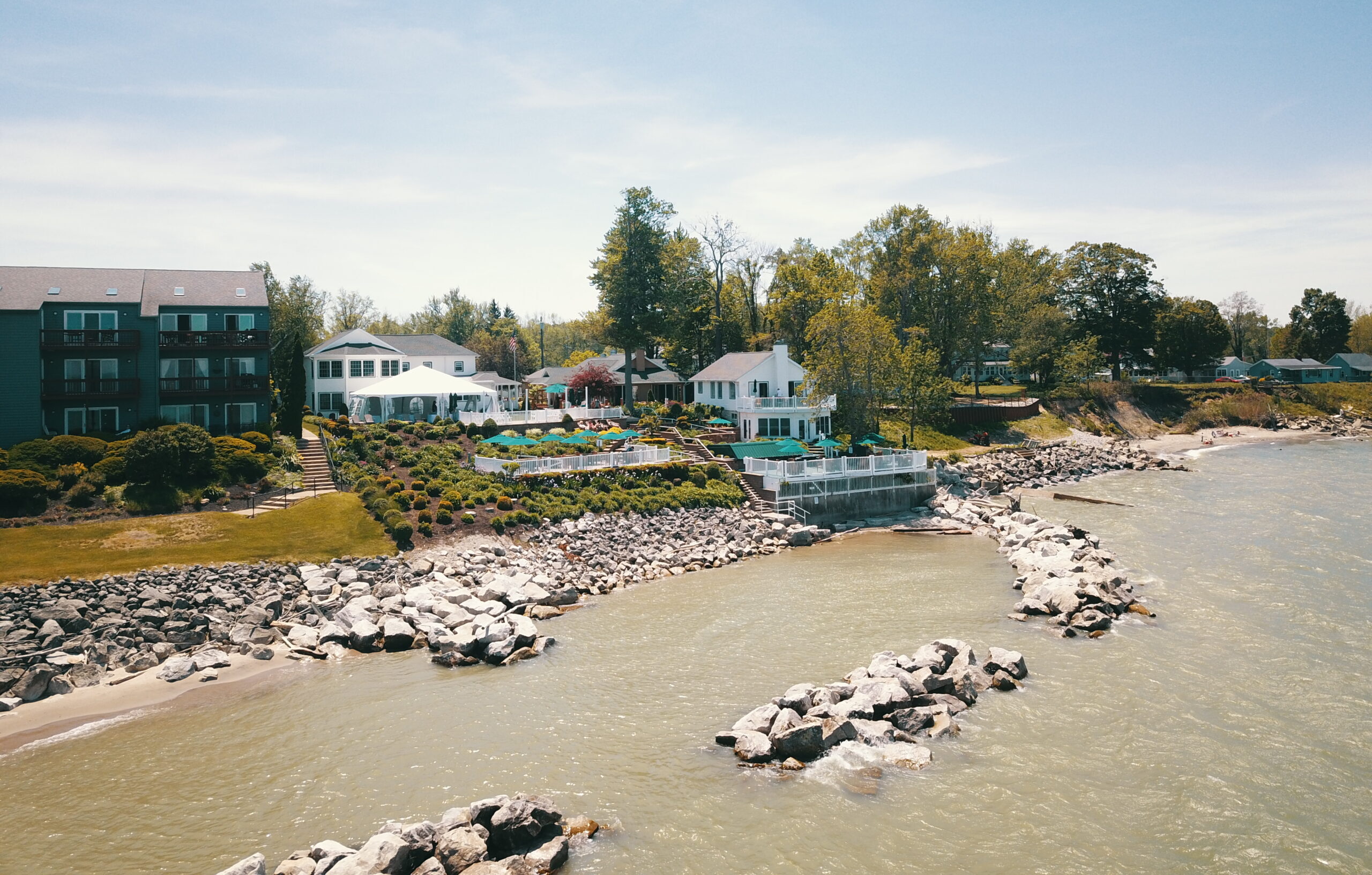 Lakehouse Inn - Geneva on the Lake